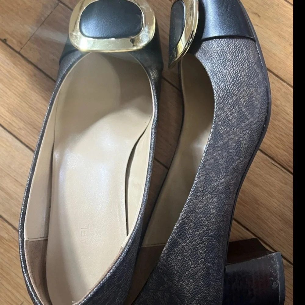 Women's Michael Kors Pauline Black Gold Buckle Pumps Size 10 M